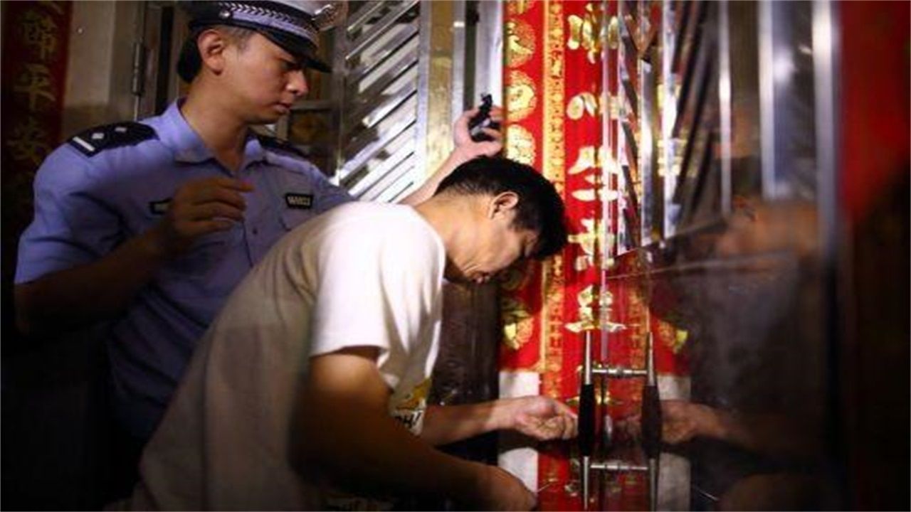 兴安盟请开锁师傅开了锁后，师傅为什么一般都不进门，就算主人请也不进去？